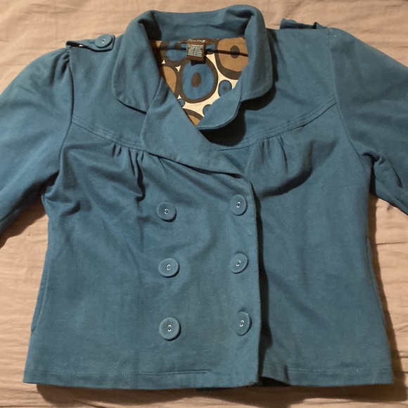 Timing Teal blue cropped jacket with bold geometric lining - Picture 4 of 5
